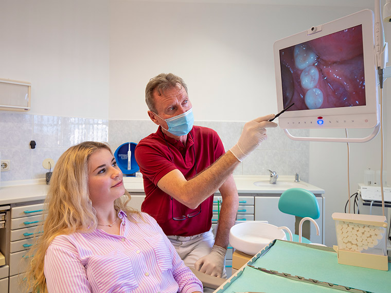 Behandlung bei Zahnarzt Dr. Günther Herzog